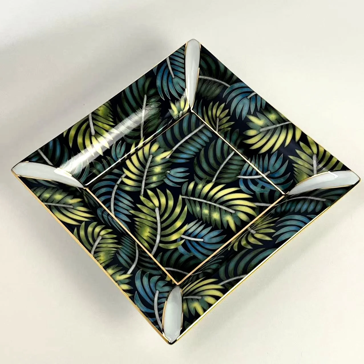 PATEK PHILIPPE プレート Patek Philippe Palm Leaves Limoges Porcelain Ashtray – Collection 2025